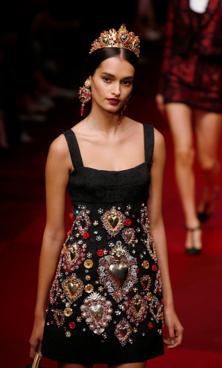 Illustration for article titled Kendall Jenner Takes a Jaunt to Spain With Dolce & Gabbana
